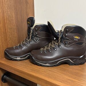 Asolo Dark Brown Men's TPS 520 GV EVO Leather Hiking Boots with Vibram soles